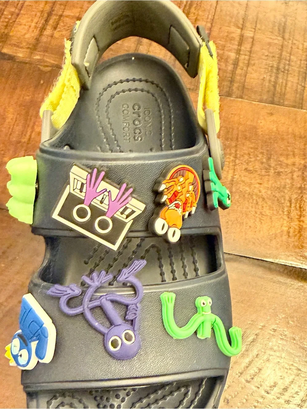 Crocs J3 Kids Classic All-Terrain Sandal Black & 14Charms Adjustable Straps